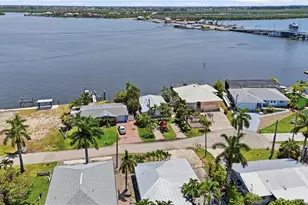 2498 Bayshore Dr, Matlacha, FL 33993 - Photo 34