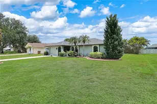622 SW 22nd Terrace, Cape Coral, FL 33991 - Photo 4