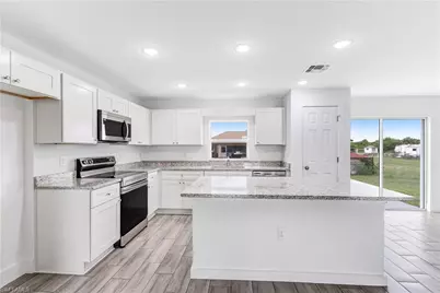 726 Camilla St E, Lehigh Acres, FL 33974 - Photo 4