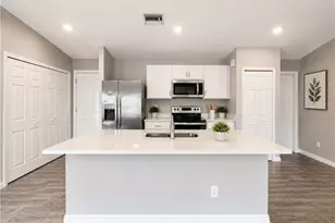 2728 NE 5th Pl, Cape Coral, FL 33909 - Photo 6