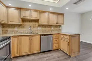 7115 Lakeridge Ct, Fort Myers, FL 33907 - Photo 10