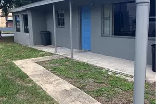 2009 Maravilla Cir, Fort Myers, FL 33901 - Photo 1
