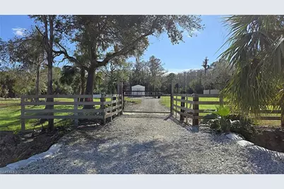 22950 Tinas Ln, Fort Myers, FL 33913 - Photo 36