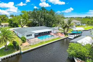 1040 Edgemere Dr, Fort Myers, FL 33919 - Photo 1