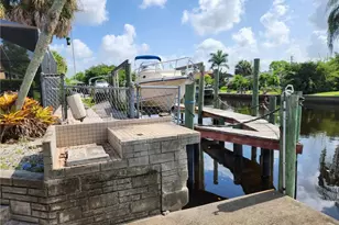 250 Alameda Ave, Fort Myers, FL 33905 - Photo 4