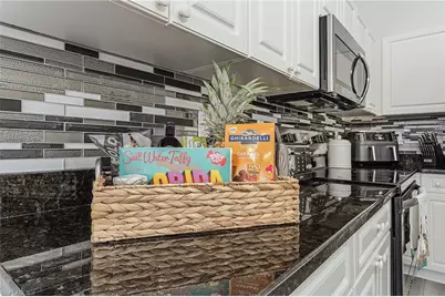 805 SW 8th Ct, Cape Coral, FL 33991 - Photo 10