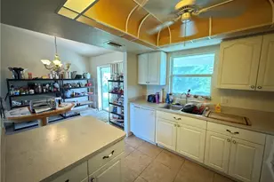 827 NE 17th Terrace, Cape Coral, FL 33909 - Photo 6