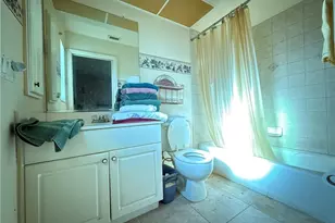 827 NE 17th Terrace, Cape Coral, FL 33909 - Photo 10