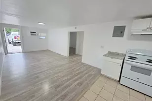 420 Fairfax Dr, Fort Myers, FL 33905 - Photo 6