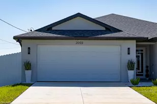 2003 NE 6th Ave, Cape Coral, FL 33909 - Photo 2
