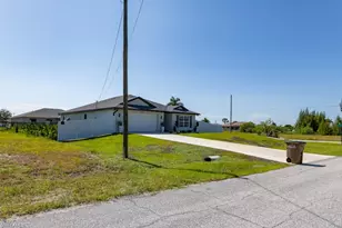 2003 NE 6th Ave, Cape Coral, FL 33909 - Photo 4