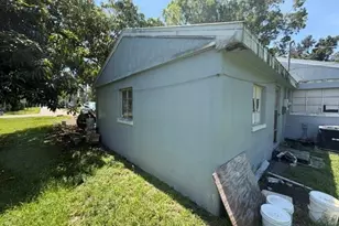324 New York Dr, Fort Myers, FL 33905 - Photo 6
