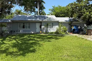 324 New York Dr, Fort Myers, FL 33905 - Photo 2