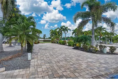 930 High Tide Ln, Fort Myers Beach, FL 33931 - Photo 4