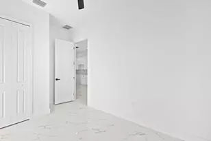 913 NE 15th Ln, Cape Coral, FL 33909 - Photo 6