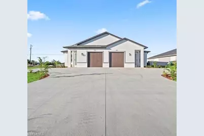 913 NE 15th Ln, Cape Coral, FL 33909 - Photo 2