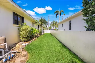 2556 SW 28th Pl, Cape Coral, FL 33914 - Photo 32