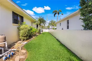 2556 SW 28th Pl, Cape Coral, FL 33914 - Photo 32