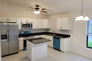 1105 NE 6th Pl, Cape Coral, FL 33909 - Photo 2