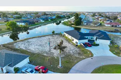 817 SW 8th St, Cape Coral, FL 33991 - Photo 2