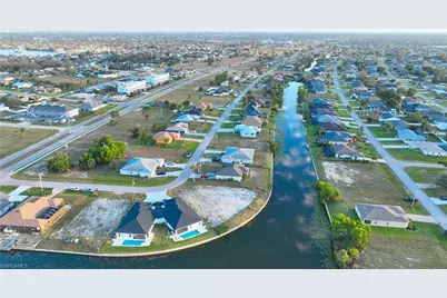 817 SW 8th St, Cape Coral, FL 33991 - Photo 12