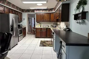 5858 Wild Fig Ln, Fort Myers, FL 33919 - Photo 4
