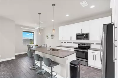 1049 Solar Ct, Labelle, FL 33935 - Photo 8