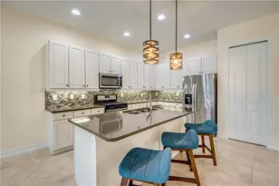 8260 Venetian Pointe Dr, Fort Myers, FL 33908 - Photo 12