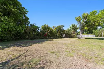 1758 Bikini Ct, Cape Coral, FL 33904 - Photo 32