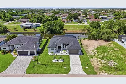 2306 SW 16th Ter, Cape Coral, FL 33991 - Photo 4
