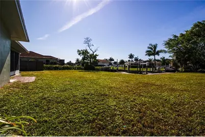 5302 Malibu Ct, Cape Coral, FL 33904 - Photo 18