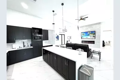 424 SW 26th Ave, Cape Coral, FL 33991 - Photo 2