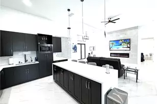 424 SW 26th Ave, Cape Coral, FL 33991 - Photo 2