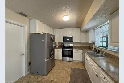 4005 E Sunflower Cir, Labelle, FL 33935 - Photo 6