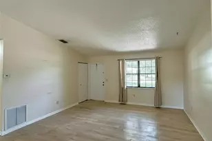4005 E Sunflower Cir, Labelle, FL 33935 - Photo 4