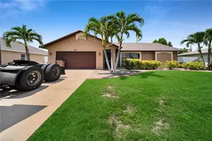 203 SE 16th Terrace, Cape Coral, FL 33990 - Photo 4