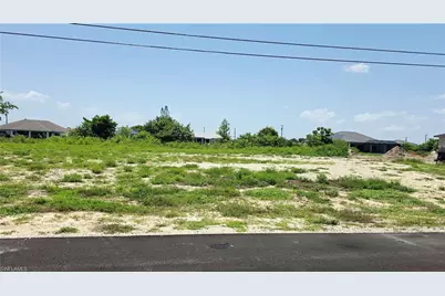 1402 NE 12th St, Cape Coral, FL 33909 - Photo 1