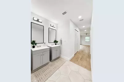 10002 Takomah Trl, Tampa, FL 33617 - Photo 16
