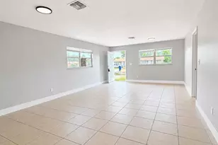 1572 Cypress Dr, Fort Myers, FL 33907 - Photo 2