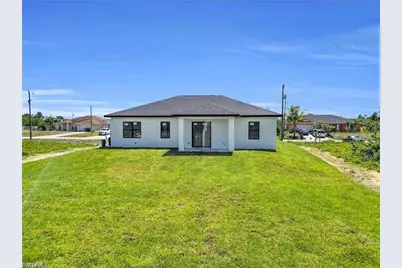467 Paddock St, Lehigh Acres, FL 33974 - Photo 2