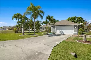 301 SE 30th Terrace, Cape Coral, FL 33904 - Photo 4