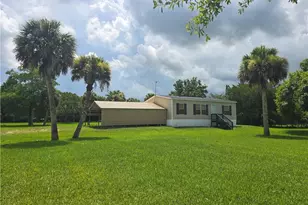 1163 Saddle Ln, Moore Haven, FL 33471 - Photo 4