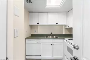 5837 Queen Elizabeth Way, Fort Myers, FL 33907 - Photo 6