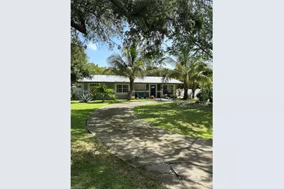 1343 Woodmere Ln, Fort Myers, FL 33919 - Photo 2