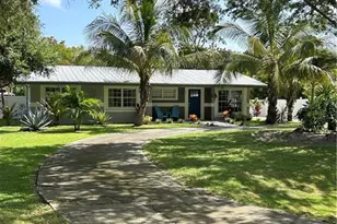1343 Woodmere Ln, Fort Myers, FL 33919 - Photo 2
