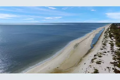 466 E Gulf Dr, Sanibel, FL 33957 - Photo 4