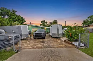 1847 Maple Dr, Fort Myers, FL 33907 - Photo 4