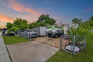 1847 Maple Dr, Fort Myers, FL 33907 - Photo 2