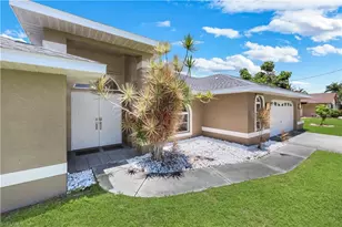 2526 SE 19th Pl, Cape Coral, FL 33904 - Photo 4
