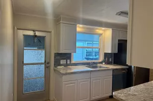 84 Poinsettia Dr, Fort Myers, FL 33905 - Photo 8